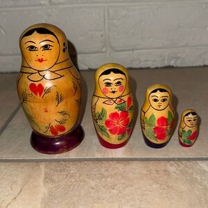 Sold
Vintage 70’s Russian Nesting Dolls Matryosaka w/ Label Approx: 1-1/2” to 5”